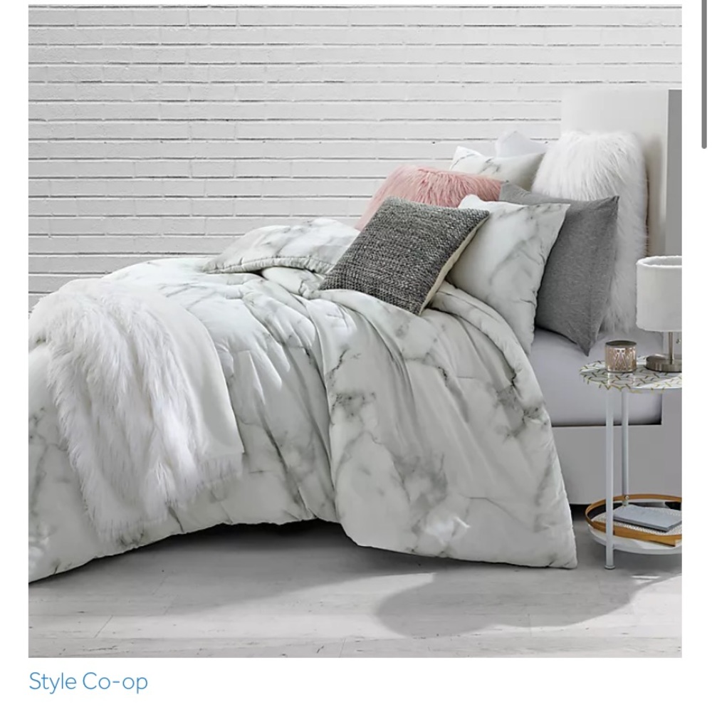 Queen/Full Comforter